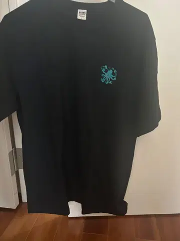 BARNS OUTFITTERS 문어 티셔츠 L 사이즈 블랙
