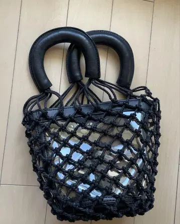 STAUD 블랙 메쉬 토트백