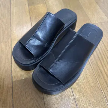 블랙 플랫 샌들 합성 피혁