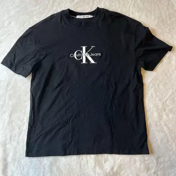 Calvin Klein Jeans 블랙 티셔츠
