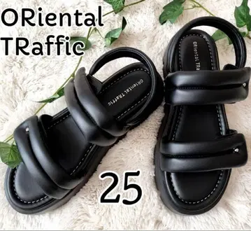 이번 시즌 오리엔탈 트래픽 패딩 더블 벨트 통굽 샌들 블랙 25cm