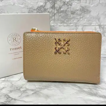 russet 모노그램 플레이트 하프 월렛