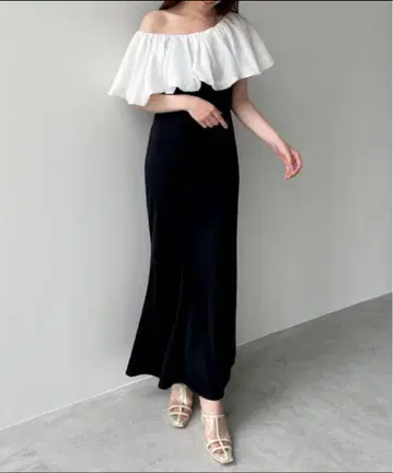 코코딜 오프샷 벌룬 케이프 컷 원피스