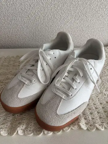 새상품 UNIQLO:C 유니클로C 화이트 스니커즈 23.5cm
