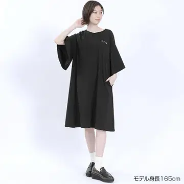 [ 25AW ] 소매 플레어 사인 로고 원피스 (블랙)