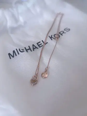 MICHAEL KORS 로즈 골드 하트 목걸이