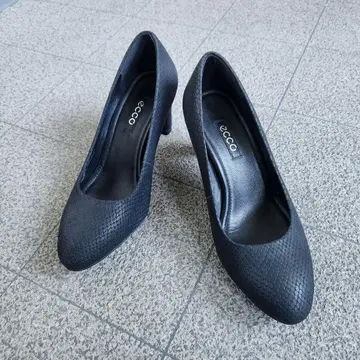 새상품급 ecco 에코 펌프스 22.5cm 블랙 d-110
