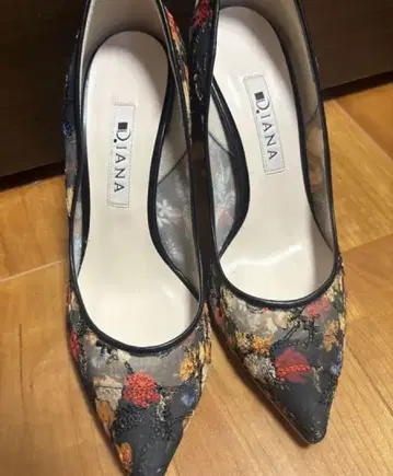 DIANA 플라워 자수 하이힐 21.5cm