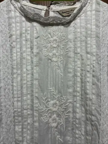 자수 블라우스