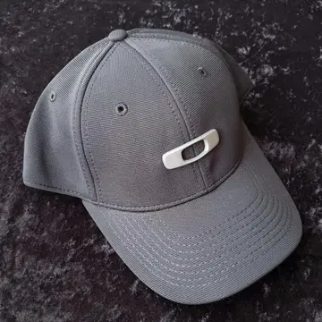 Oakley 오클리 블랙 캡 메탈 로고 미사용