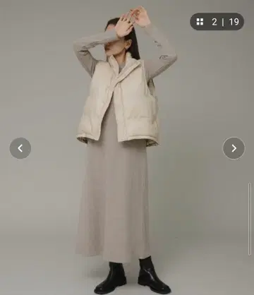 어반 리서치 써니 라벨 스트레이트 라인 컷 원피스 베이지
