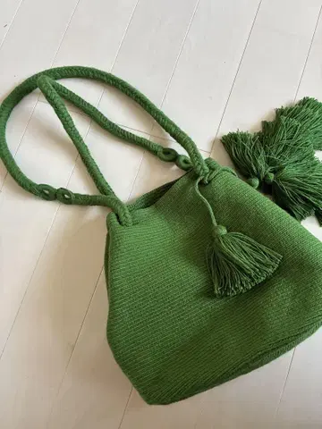 CHILA BAGS 그린 태슬 숄더백