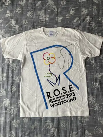 R.O.S.E 2015 WOOYOUNG 사인 포함 티셔츠