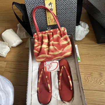 빨간 물고기 무늬의 일본 의류용 백과 조리 세트