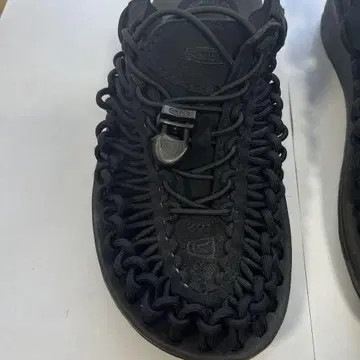 KEEN 블랙 스포츠 샌들