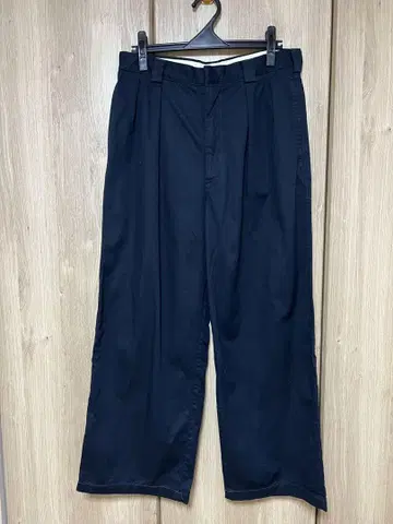 새상품급 UNIQLO U 24SS 턱 와이드 팬츠 79 네이비