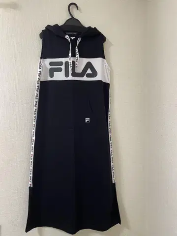 세실 맥비 FILA 콜라보 민소매 후드 원피스