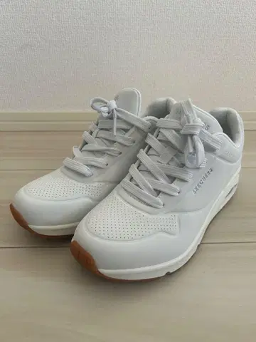 SKECHERS 화이트 스니커즈 23.5