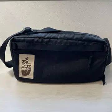 THE NORTH FACE 바디백 블랙 지퍼 포켓 4개