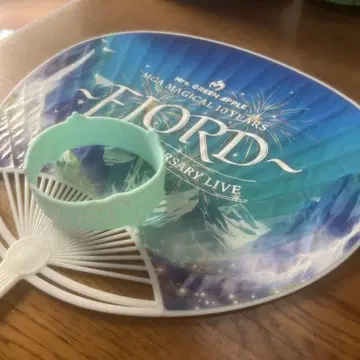 Mrs. GREEN APPLE FJORD 러버 밴드와 부채