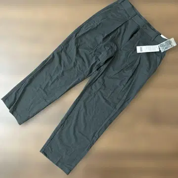 새상품 택 포함 UNIQLO U 와이드 핏 턱 저지 팬츠 82cm