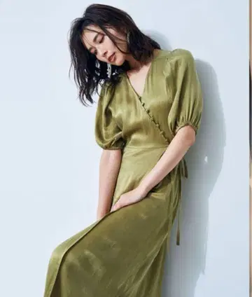 새상품급 프레이 아이디 카슈쿨 새틴 원피스 그린 계열 사이즈 1