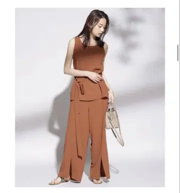 나노 유니버스 백 랩 블라우스 브라운 민소매 셋업