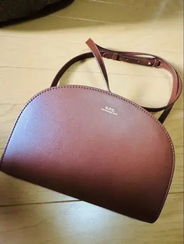 A.P.C. 숄더백