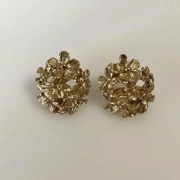 골드 꽃 모티브 귀걸이 약 1.5cm