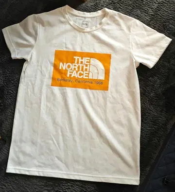 THE NORTH FACE 화이트 티셔츠 M 사이즈