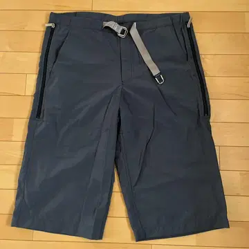 EMPORIO ARMANI 다크 그레이 하프 팬츠