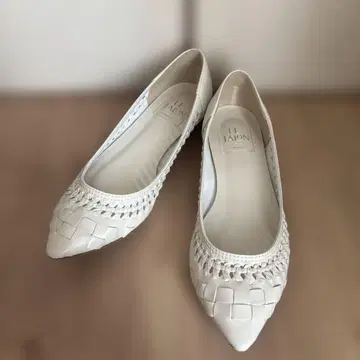 LE TALON 화이트 플랫슈즈