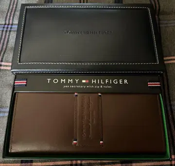 미사용 새상품 TOMMY HILFIGER 타미힐피거 장지갑 브라운