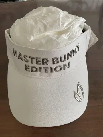 MASTER BUNNY EDITION 바이저 화이트