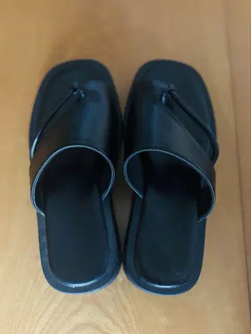 [컨디션 최상] 블랙 플랫 샌들 23cm