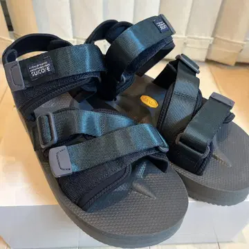 suicoke 샌들