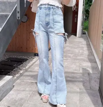 INGNI 사이드 리본 컷 아웃 플레어 데님 팬츠