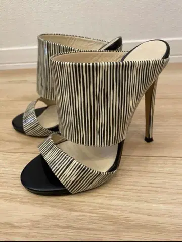 오픈토 샌들 하이힐 수입 22.5cm