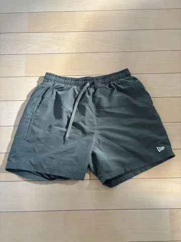 new era 올리브 그린 숏팬츠