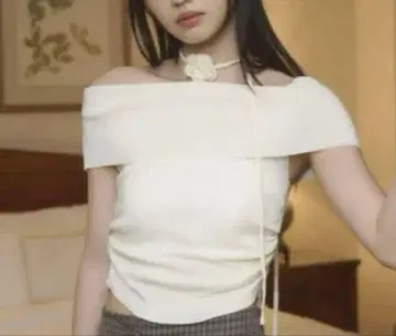 GIUNON 지우논 오프숄더 상의
