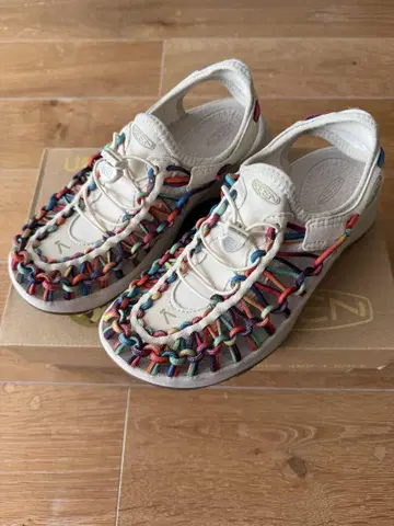 KEEN UNEEK ASTORIA 오리지널 태국 다이/버치 22.5