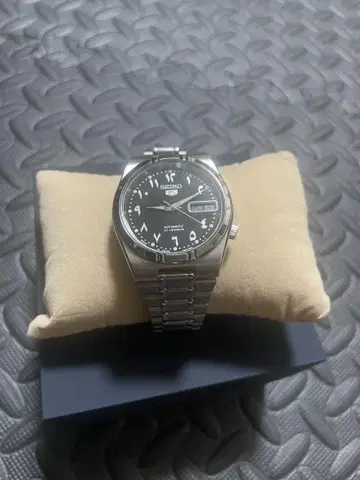 SEIKO5 아라비아 숫자 다이얼 SNK063J5