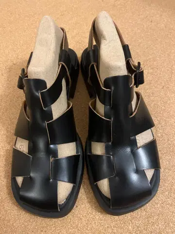 CAMPER 캠퍼 구르카 샌들 블랙 가죽