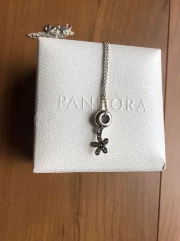 Pandora 꽃 모티브 목걸이