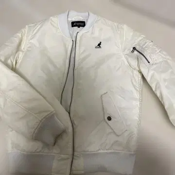 MA-1 스타일 화이트 자켓