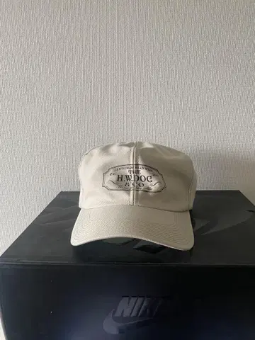 HW DOG 로고 베이지 캡