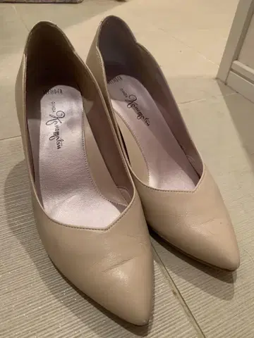 베이지 스틸레토 하이힐