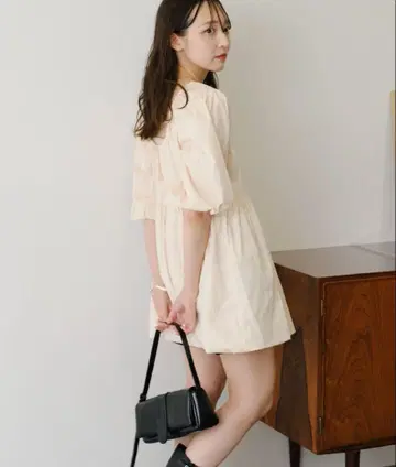 Kastane 벌룬 개더 5부 소매 튜닉