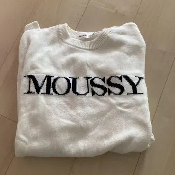 MOUSSY 화이트 긴팔 니트 스웨터 F