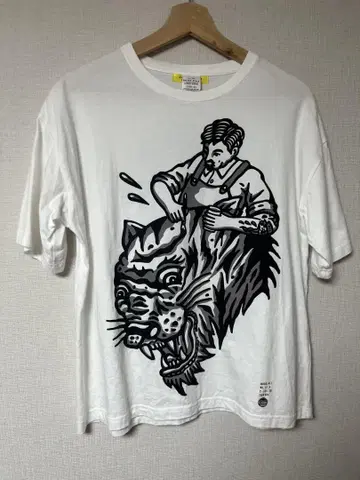 nuts art works 티셔츠